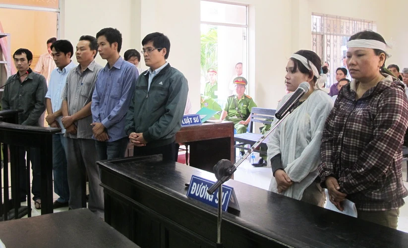Xử năm công an đánh chết người: Mâu thuẫn trong đề nghị của VKS ảnh 3 Xử năm công an đánh chết người: Mâu thuẫn trong đề nghị của VKS ảnh 3
